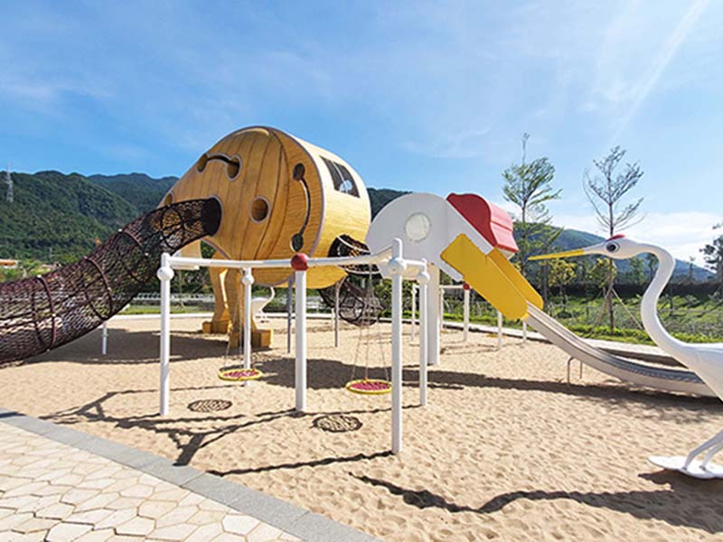 大型儿童攀爬设备
