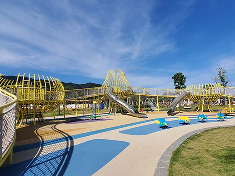 大型儿童攀爬设备