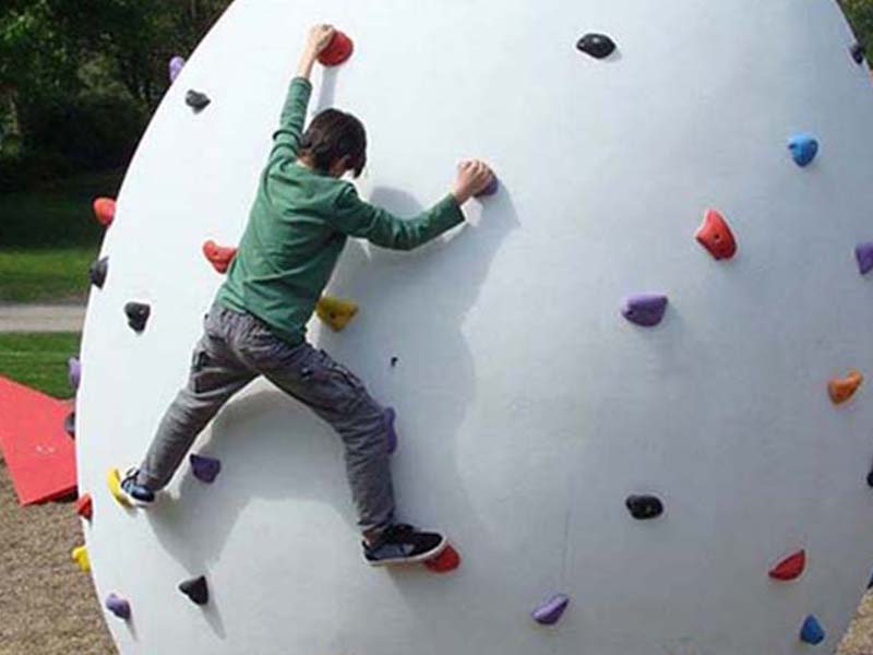 儿童户外攀岩墙