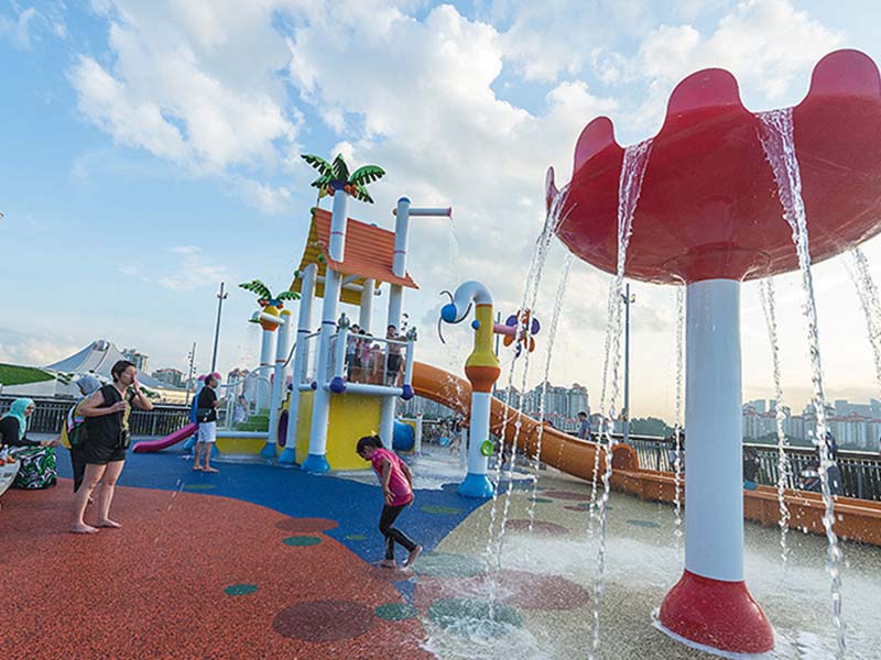 水上乐园大喇叭滑梯