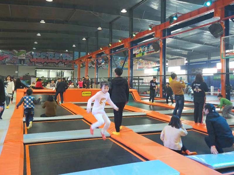 室内儿童蹦床