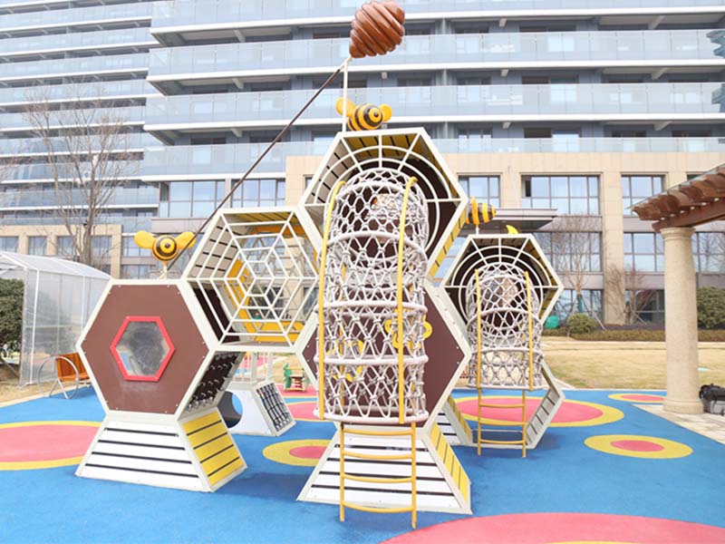 公园户外儿童爬网