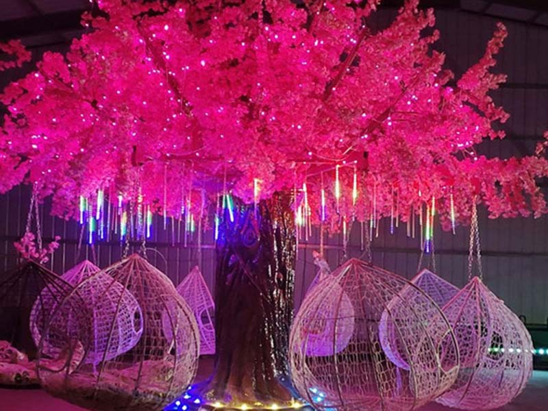 樱花树网红旋转秋千